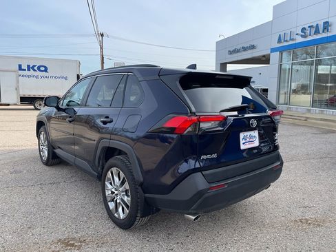 Used 2020 Toyota RAV4 XLE Premium image 6