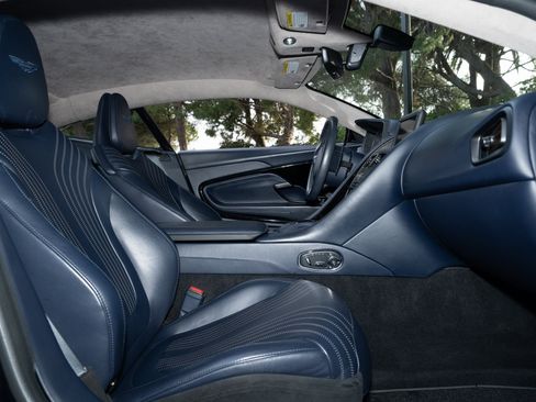 Used 2020 Aston Martin DB11 Coupe image 16