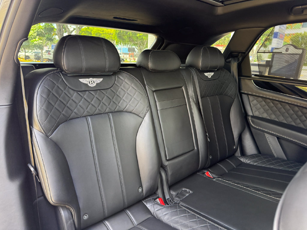 Used 2018 Bentley Bentayga AWD/4WD image 21