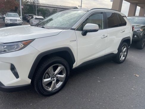 Used 2020 Toyota RAV4 Limited image 4