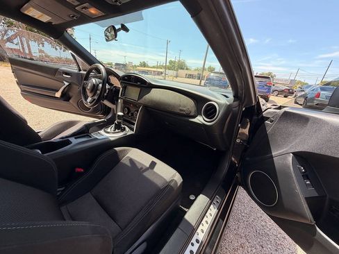 Used 2017 Toyota 86 RWD image 13