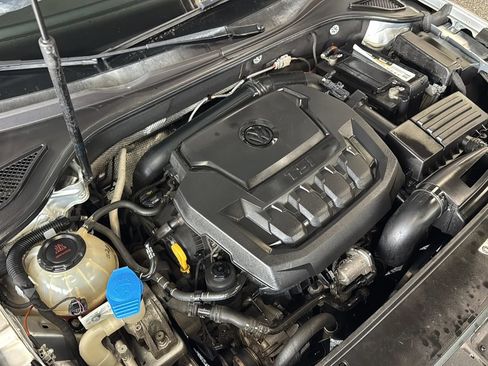 Used 2018 Volkswagen Passat 2.0T R-Line w/ R-Line Lighting Package FWD image 44