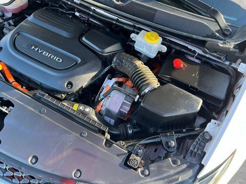 Used 2022 Chrysler Pacifica Touring-L w/ Uconnect Theater Family Group image 44