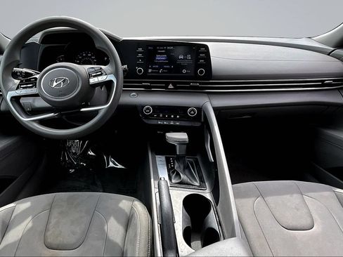 Used 2022 Hyundai Elantra SEL w/ Cargo Package FWD image 8