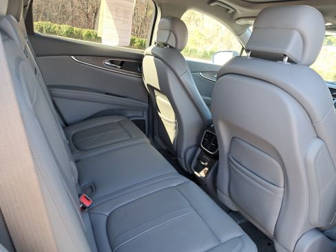 Used 2020 Lincoln Nautilus Reserve w/ Equipment Group 201A image 11