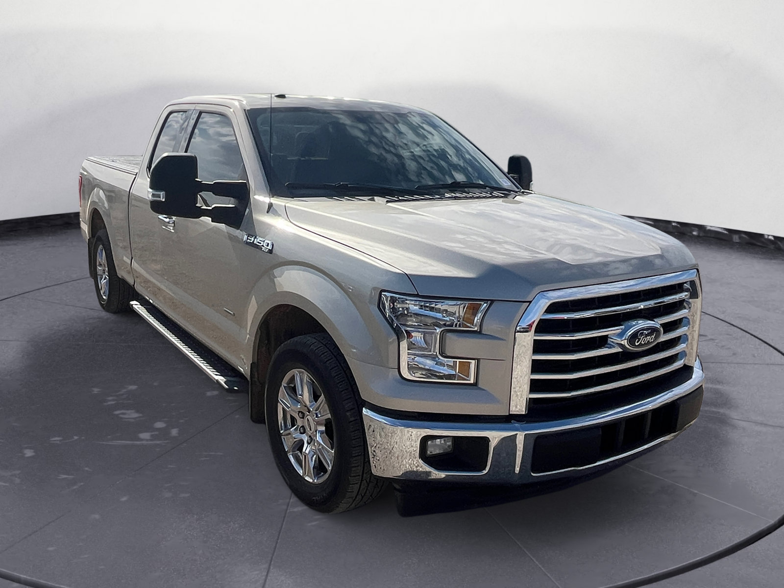 Used 2017 Ford F150 XLT w/ Equipment Group 302A Luxury RWD image 7