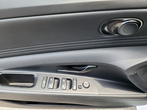 Certified 2025 Hyundai Elantra Sport FWD image 16