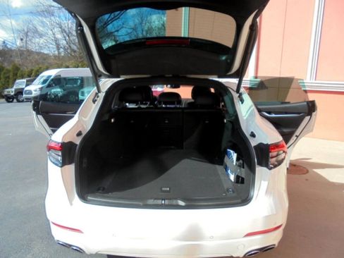 Used 2021 Maserati Levante AWD/4WD image 33