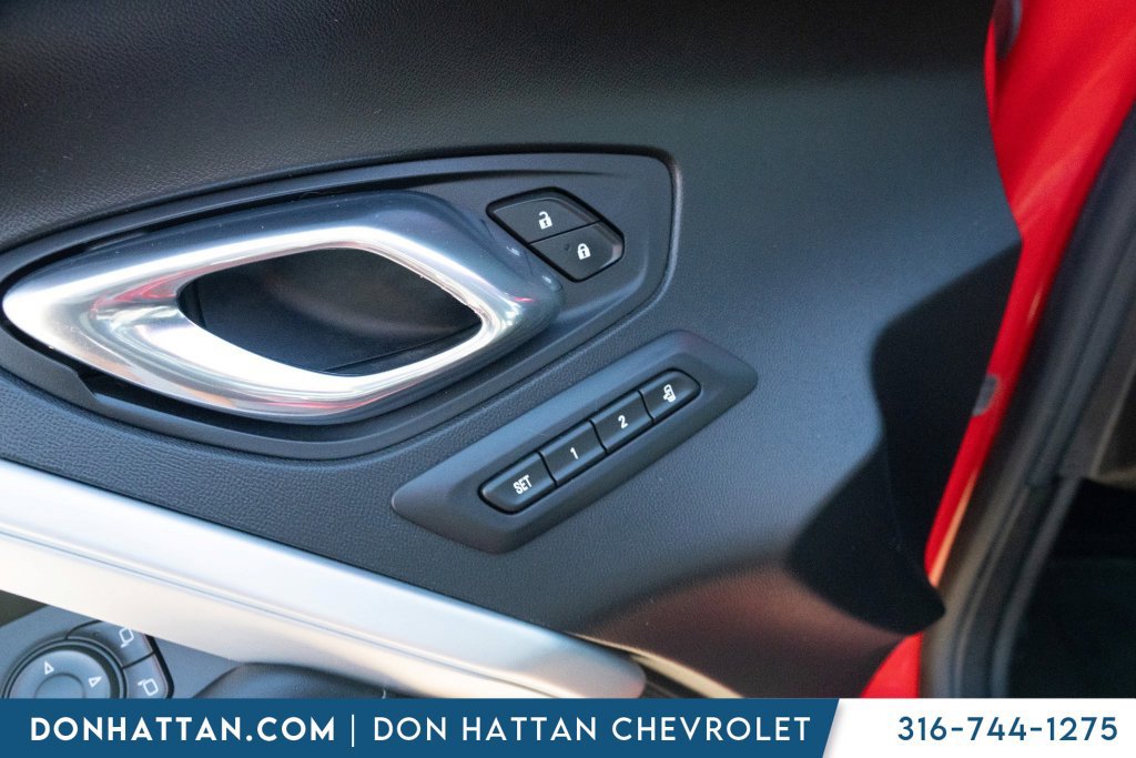 Used 2017 Chevrolet Camaro LT RWD image 17