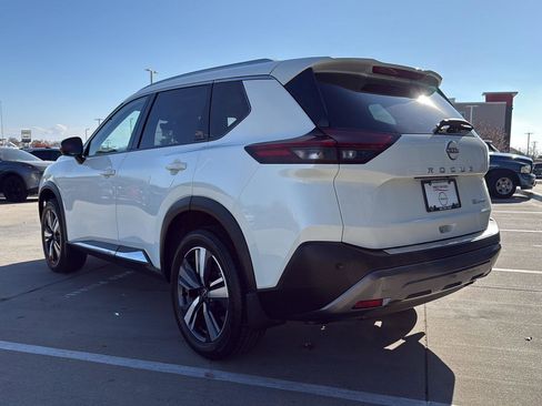 Used 2023 Nissan Rogue SL image 12