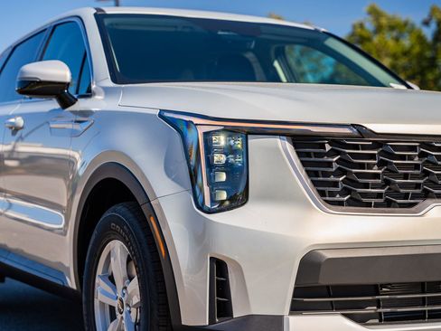 New 2026 Kia Sorento LX FWD image 7