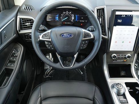 Used 2024 Ford Edge SEL w/ Convenience Package image 17
