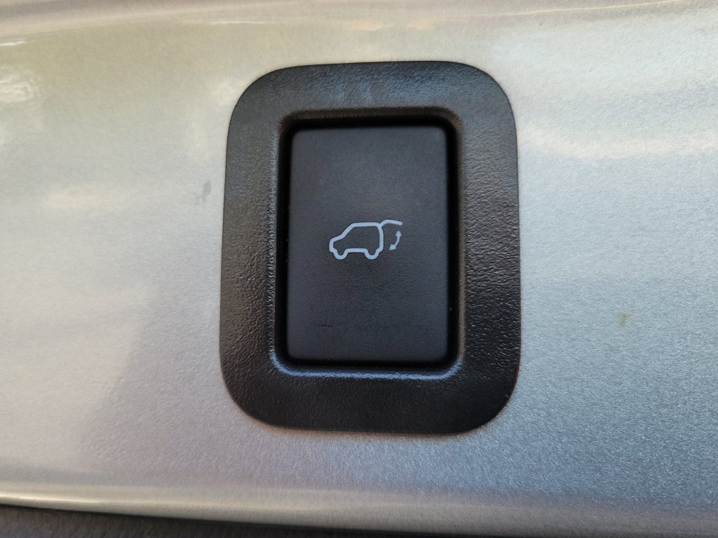 Used 2019 Toyota Highlander XLE FWD image 13