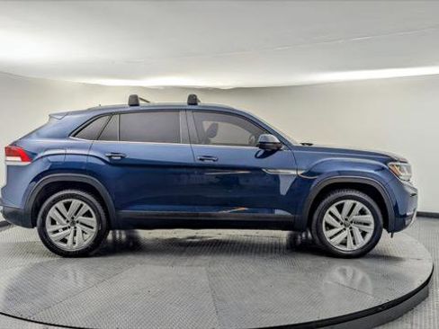 Used 2023 Volkswagen Atlas Cross Sport SE w/ Panoramic Sunroof Package image 8