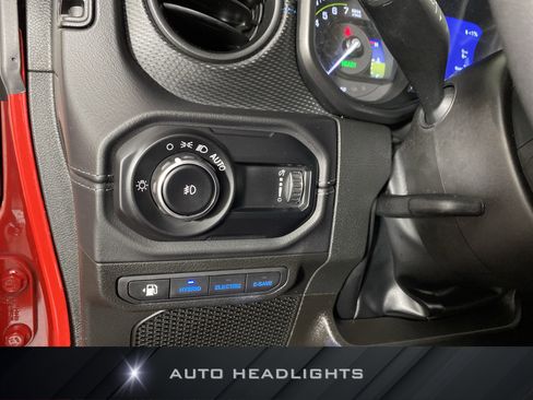 Used 2025 Jeep Wrangler Unlimited Rubicon 4xe w/ Safety Group AWD/4WD image 25