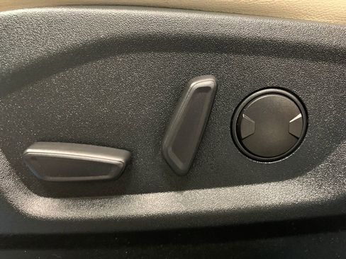 Used 2020 Ford Edge Titanium FWD image 5