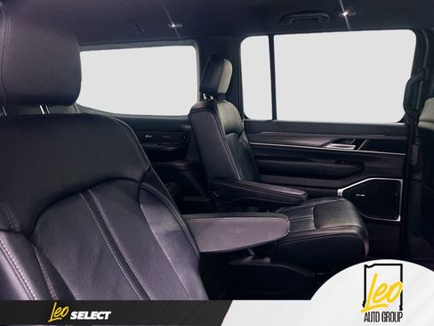 Used 2024 Jeep Wagoneer Series III image 29