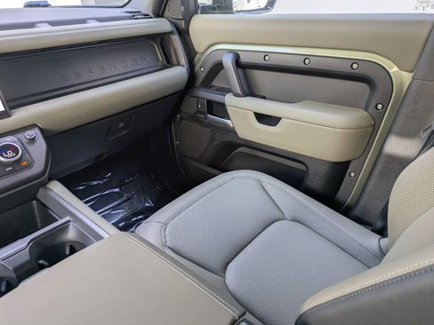 Used 2025 Land Rover Defender 110 S image 18