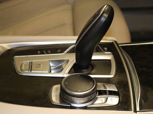 Used 2016 BMW 740i RWD image 58