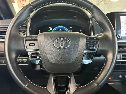 Used 2025 Toyota Camry SE FWD image 27