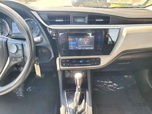 Used 2017 Toyota Corolla LE FWD image 10
