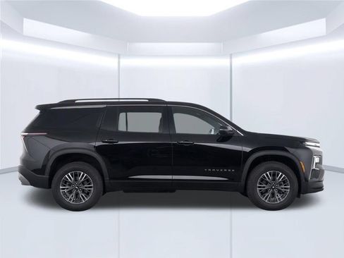 Used 2024 Chevrolet Traverse LT FWD image 9