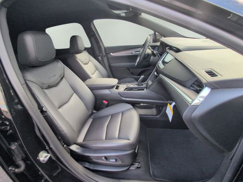 New 2025 Cadillac XT5 Luxury image 12
