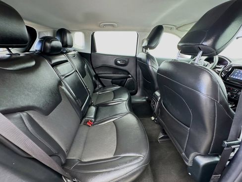 Used 2019 Jeep Compass Latitude FWD image 19