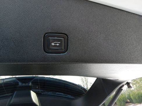 Used 2023 Cadillac XT6 Sport w/ Technology Package image 27