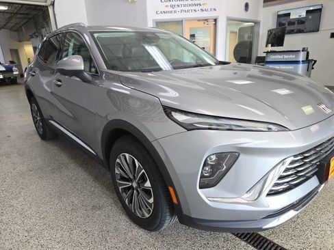 Used 2024 Buick Envision Preferred AWD/4WD image 3