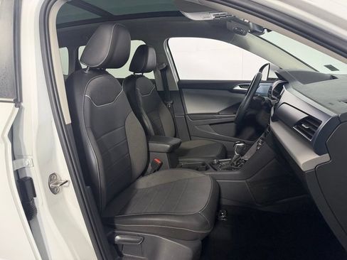 Used 2023 Volkswagen Taos SE w/ Panoramic Sunroof Package AWD/4WD image 30
