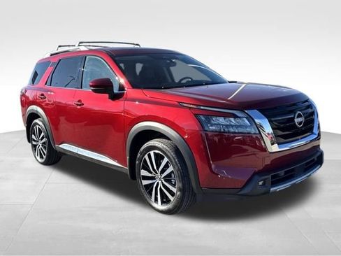 Used 2025 Nissan Pathfinder Platinum w/ Cargo Package image 7
