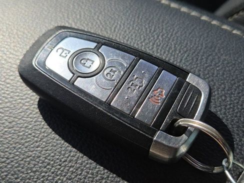 Used 2017 Ford Fusion Energi SE image 36