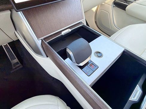 New 2025 Land Rover Range Rover SE image 22