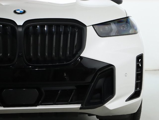 Used 2026 BMW X5 xDrive40i w/ M Sport Package AWD/4WD image 9