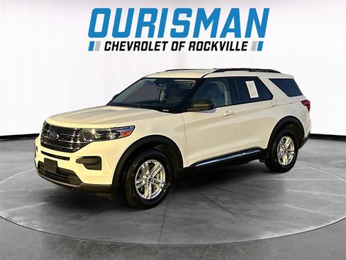 Used 2020 Ford Explorer XLT w/ Comfort Package image 2