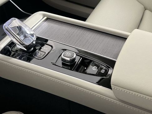 New 2026 Volvo XC90 B6 Ultra w/ Protection Package image 20