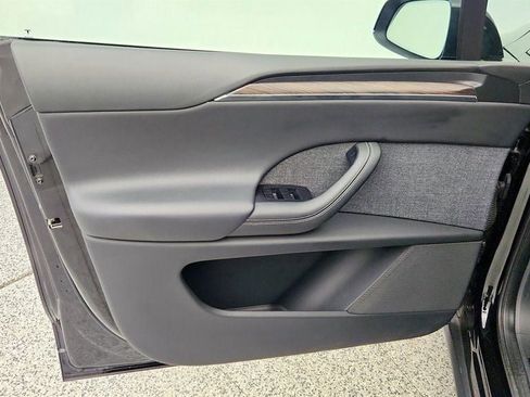 Used 2022 Tesla Model X image 11