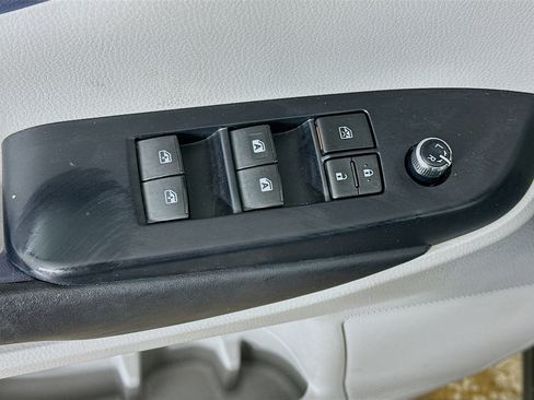 Used 2018 Toyota Highlander XLE w/ Carpet Mat Package (TMS) AWD/4WD image 15