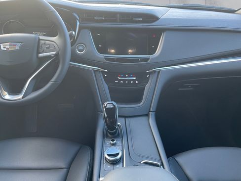 New 2025 Cadillac XT6 Luxury image 11