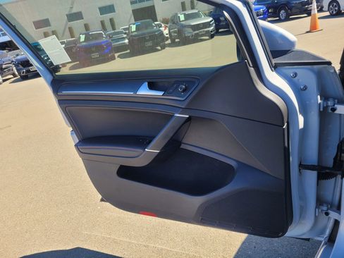 Used 2018 Volkswagen GTI SE FWD image 13