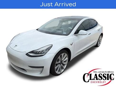 Used 2020 Tesla Model 3 Standard Range Plus image 2