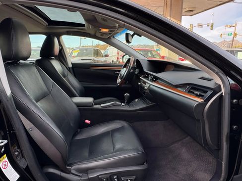 Used 2013 Lexus ES 300h w/ Luxury Pkg image 16