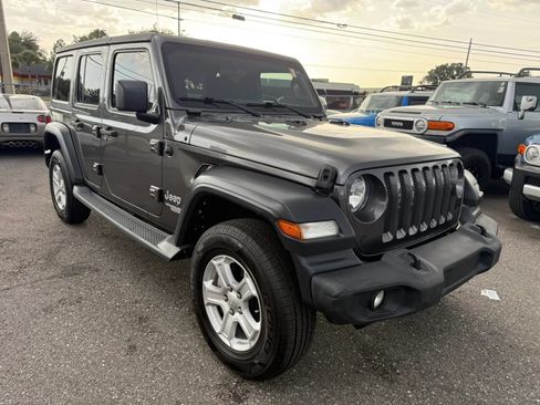 Used 2019 Jeep Wrangler Unlimited Sport S AWD/4WD image 3