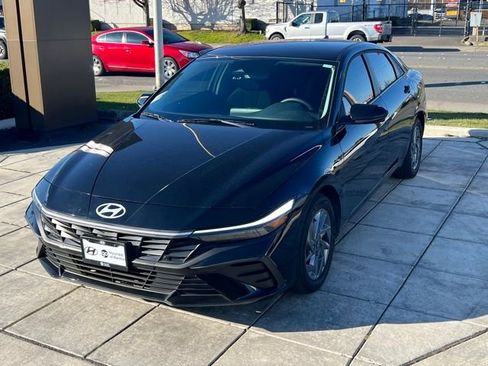 Certified 2025 Hyundai Elantra Blue w/ Cargo Package image 3