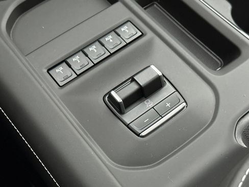 Used 2026 GMC Sierra 2500 AT4X image 31