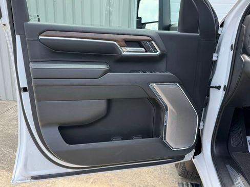 Used 2024 Chevrolet Silverado 3500 High Country w/ Technology Package AWD/4WD image 40