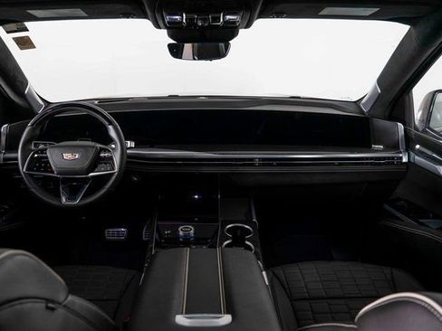 Used 2025 Cadillac Escalade V image 17