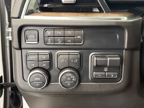Used 2025 Chevrolet Tahoe High Country AWD/4WD image 38