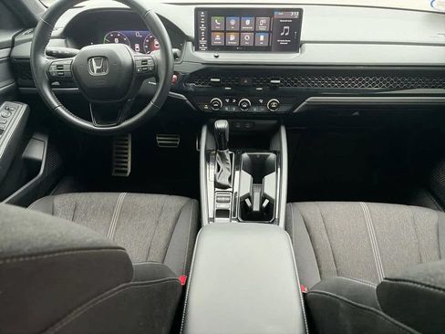 Used 2023 Honda Accord Sport image 9
